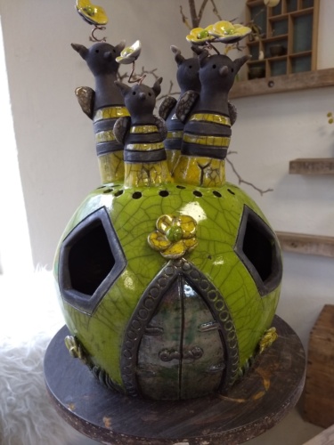 Lysslot lavet som bikube